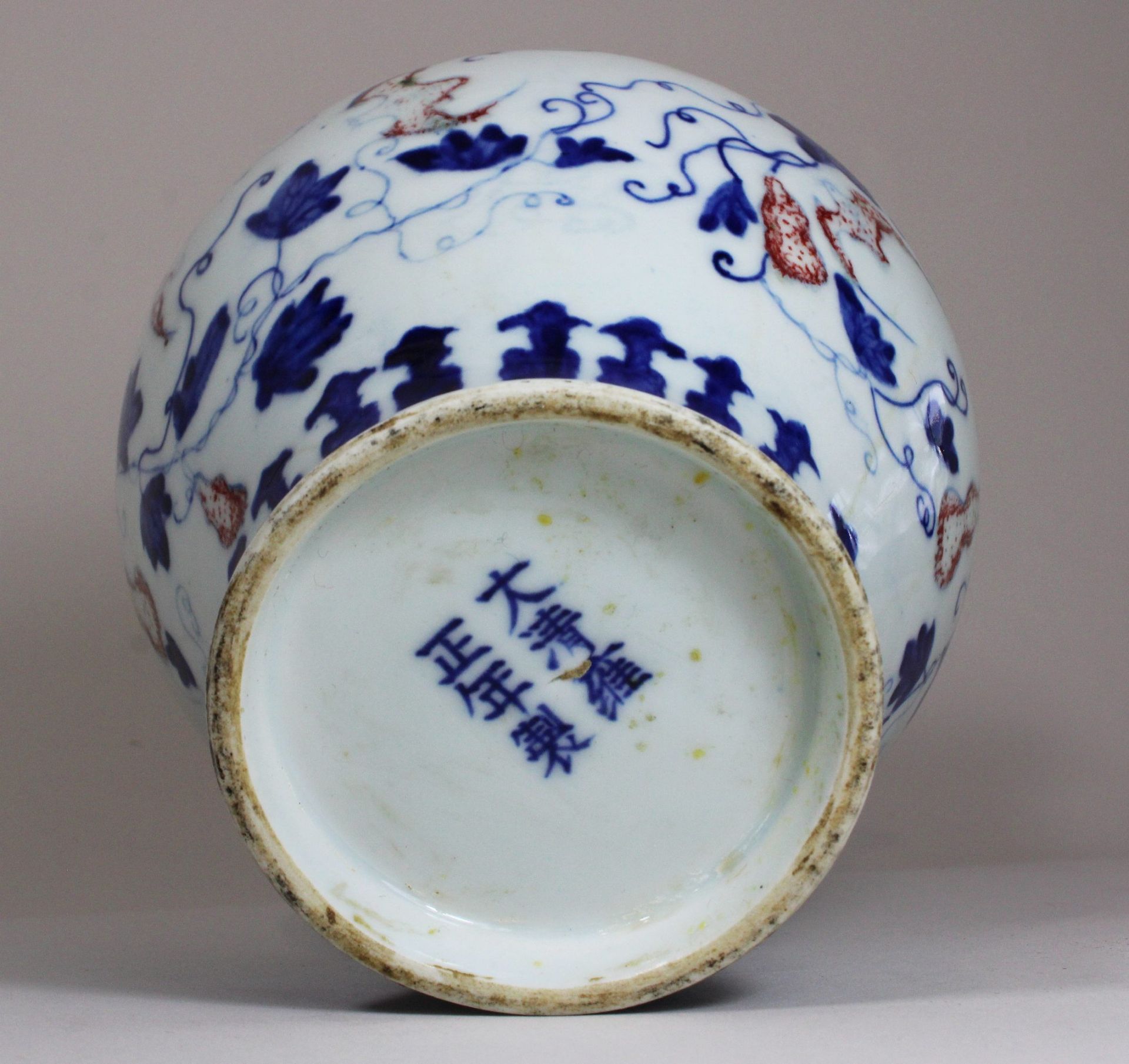 Vase, China, Porzellan, blaue Sechszeichen-Bodenmarke unter Glasur - Bild 2 aus 2