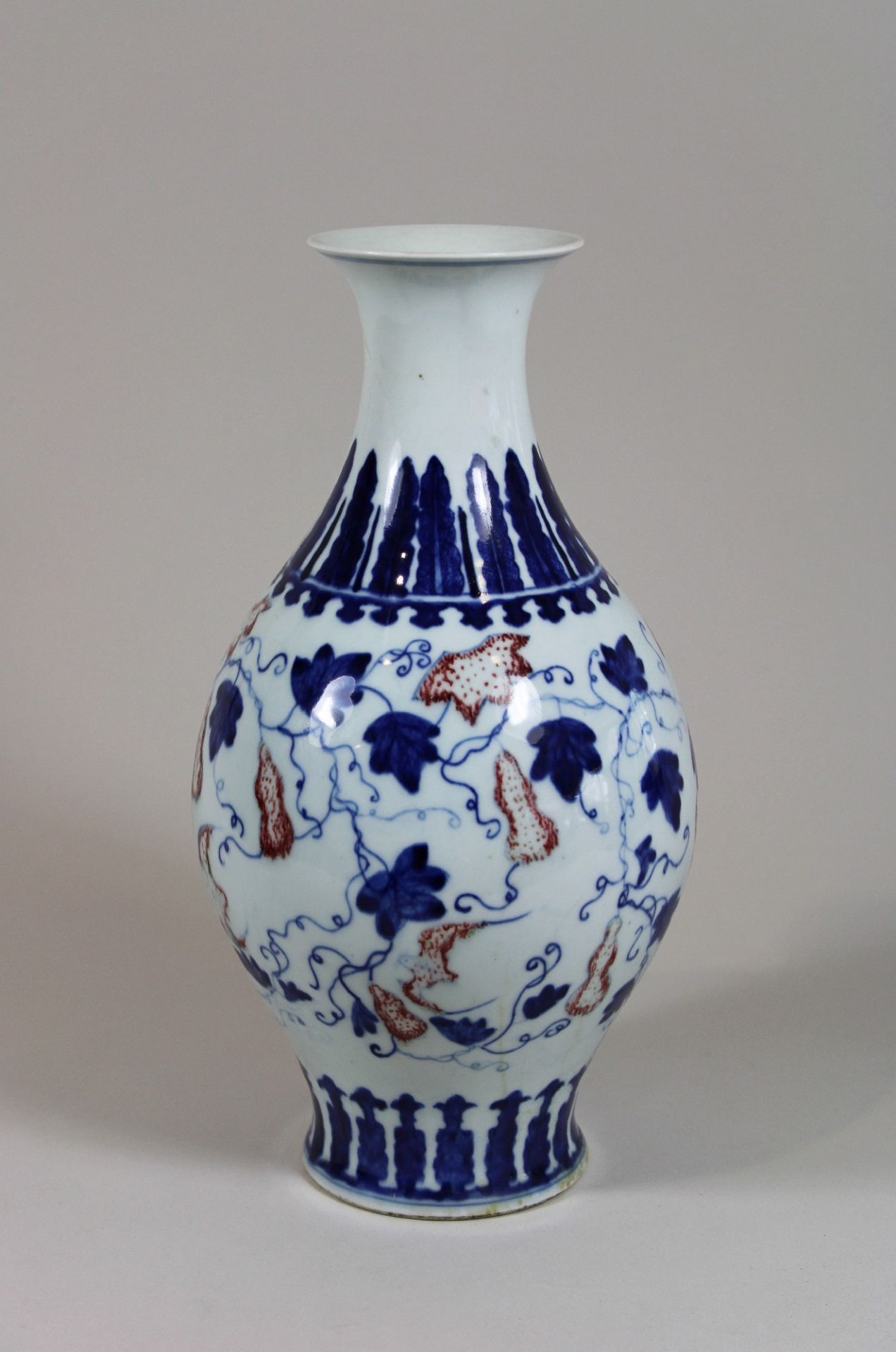 Vase, China, Porzellan, blaue Sechszeichen-Bodenmarke unter Glasur