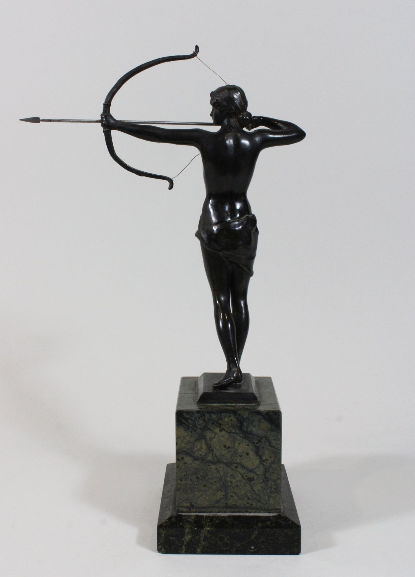 Bronzeskulptur, Bogenschützin, 20. Jh., im Jugendstil, Marmorsockel.  - Bild 2 aus 2