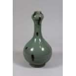 Suantouping Vase, China, Porzellan, wohl 19/20. Jh., Longquan Seladon, Tobi Seiji