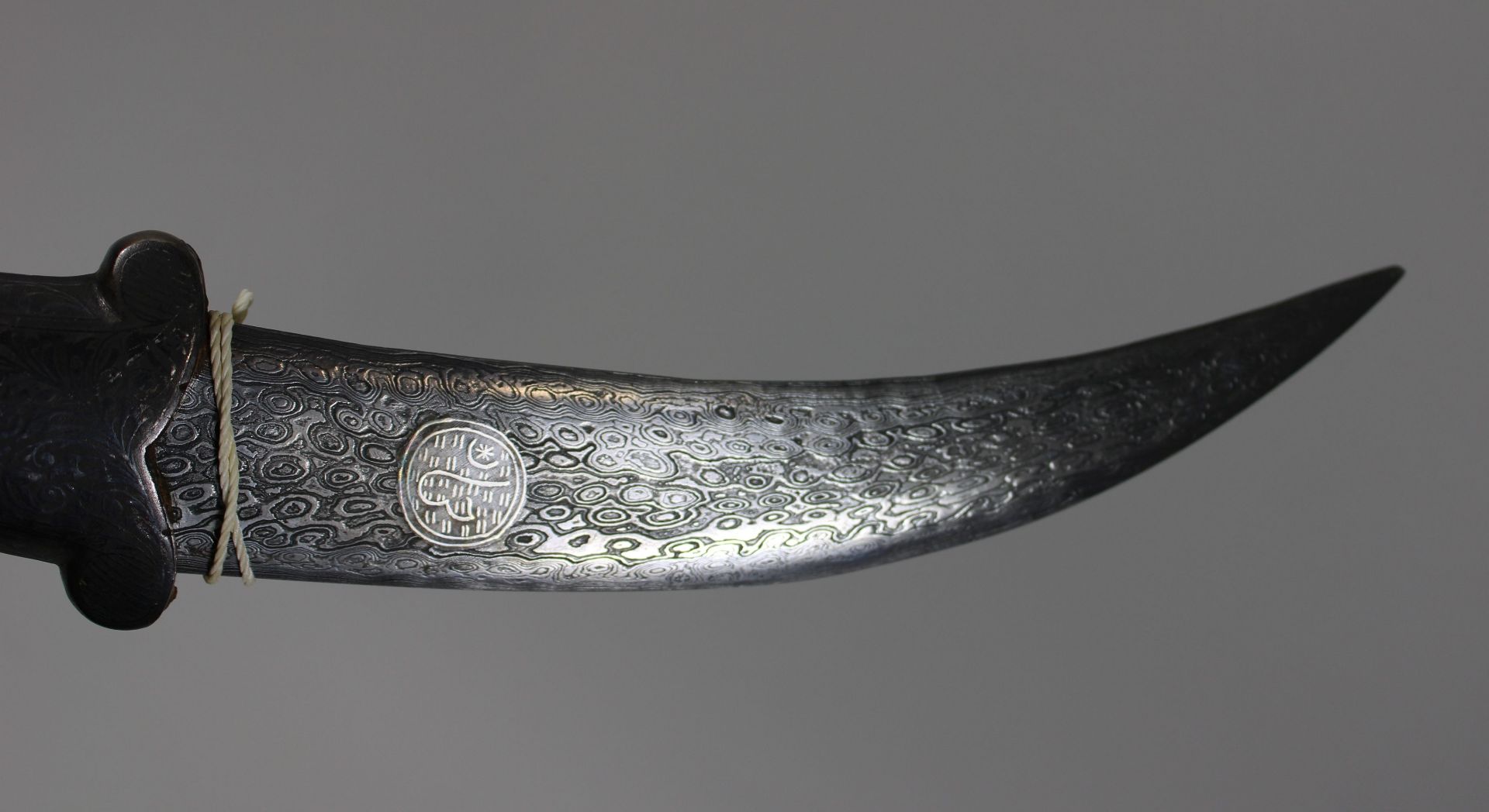 Kleines Messer mit Scheide, Indien/ Mogulreich, Silber, zweischneidige Klinge - Image 2 of 3