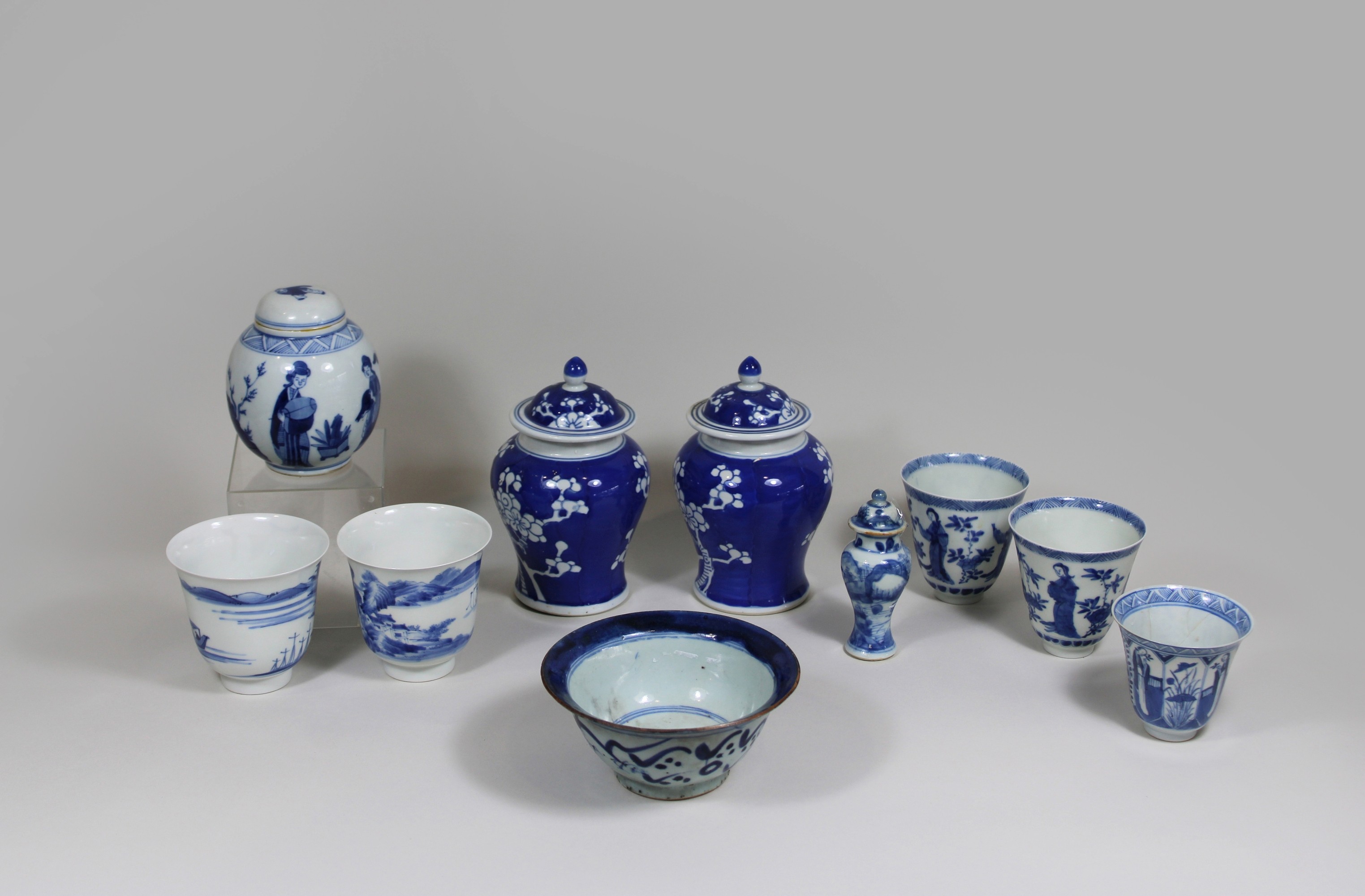 Konvolut Porzellan 12 Tl., China, 5x Teecups, blau-weiß unterglasur