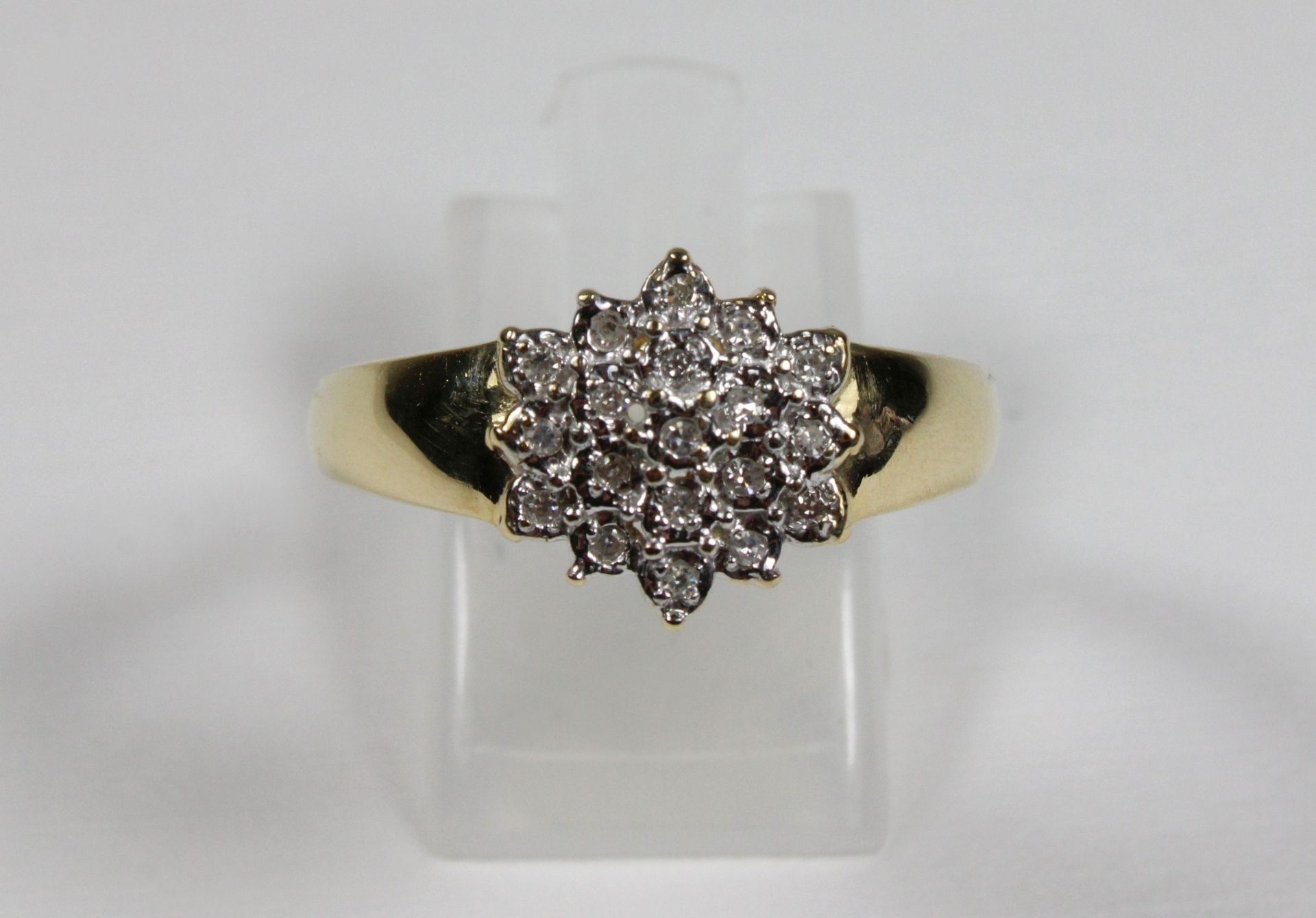 Ring, 585 Gold, G. 3,9 gr, Ringgröße ca. 62, Dm. 19,5 mm, 19 Diamanten. - Bild 3 aus 3