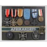 Ordensbrett 11 Tl., 1x Eisernes Kreuz 2. Klasse, 1x Kriegsverdienstkreuz