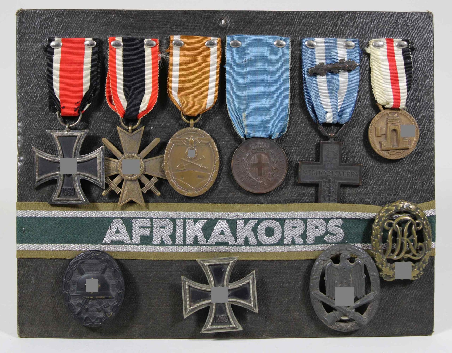 Ordensbrett 11 Tl., 1x Eisernes Kreuz 2. Klasse, 1x Kriegsverdienstkreuz