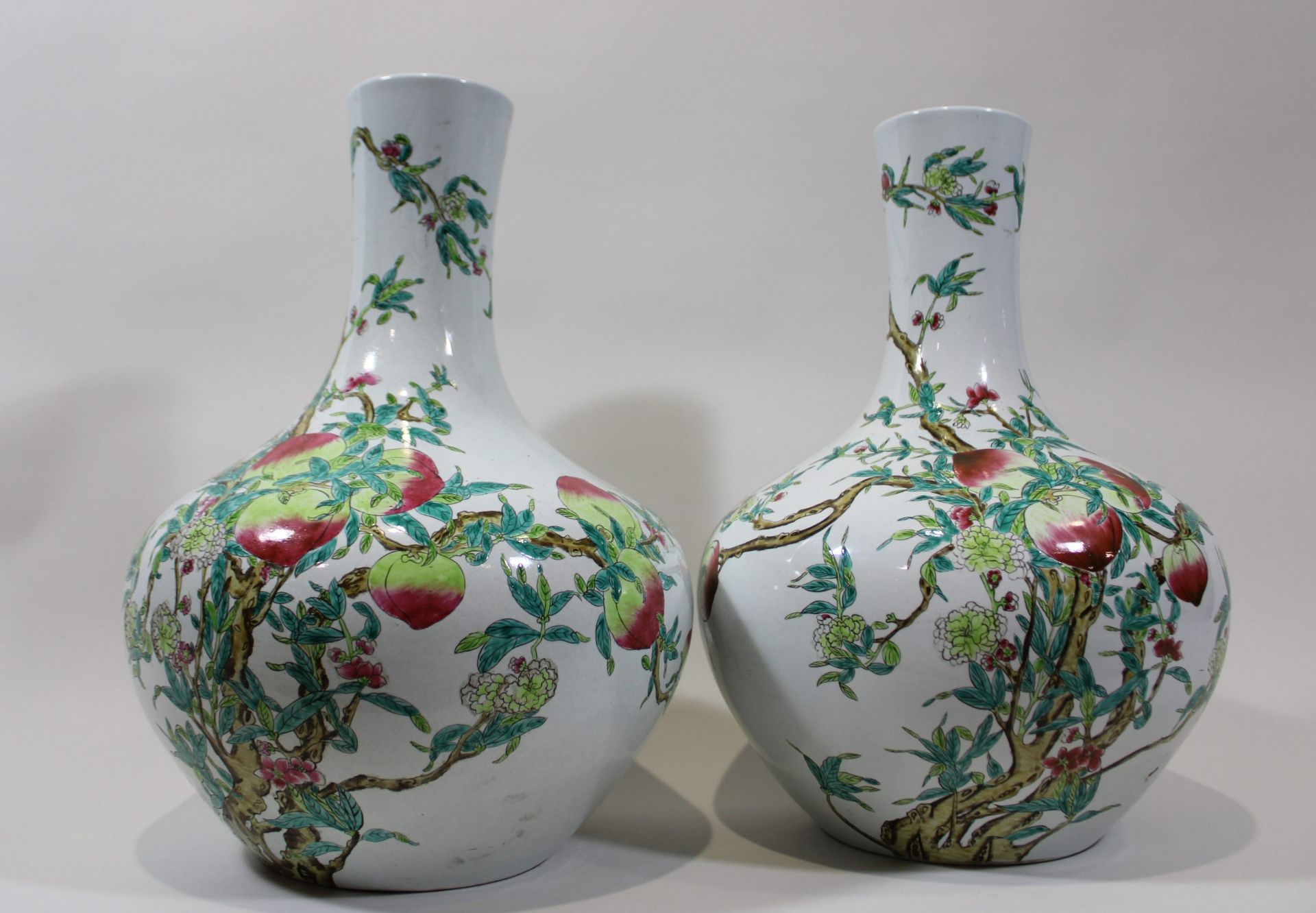 Paar große Familie Rose Vasen, China, Porzellan, Qing Dynastie, 19. Jh.