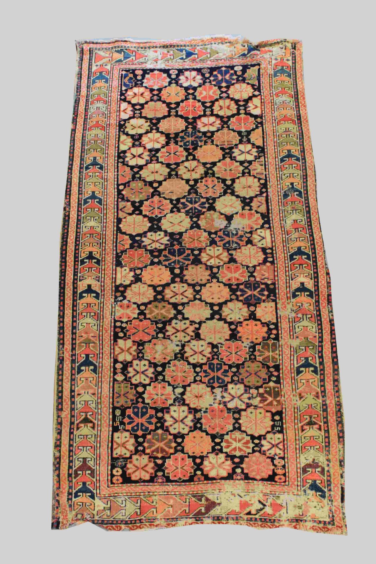 Kasak Galerie, Teppich, antik. Maße: 186 x 90 cm.