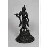 Krisna Statue, Tibet, Bronze, flötenspielend mit zwei Tieren