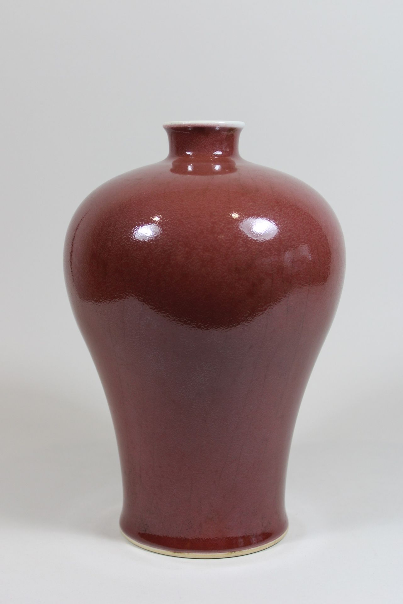 Meiping Vase, China, Porzellan, wohl 19. Jh., Qianlong (1736-1795) Sechszeichen-Siegelmarke am Boden