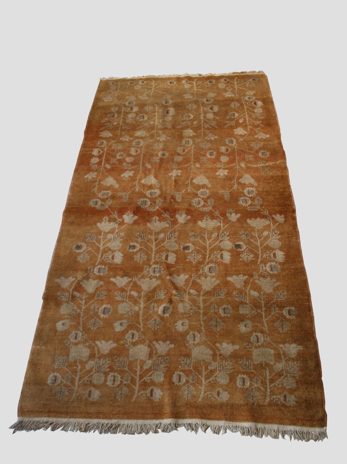 Samarkand, Teppich. Maße: 278 x 143 cm.