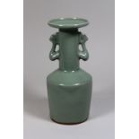 Mallet Vase, China, Porzellan, wohl 19/20 Jh., Longquan Seladon.