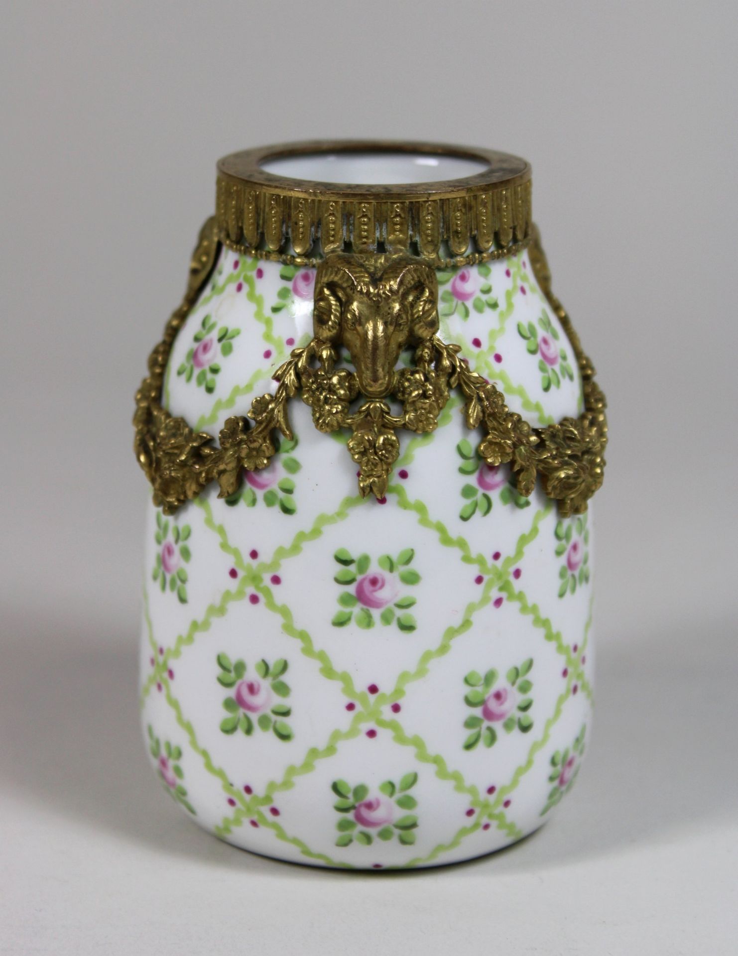 Kleine Vase mit Bronzemantel, Porzellan, Sevre Lemon