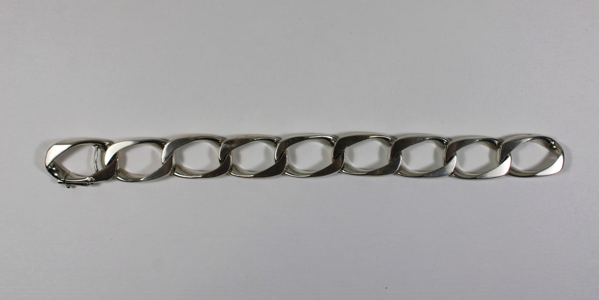 Massives Silberarmband, 800 Silber, G. 68,0 gr, L. 21,5 cm. 