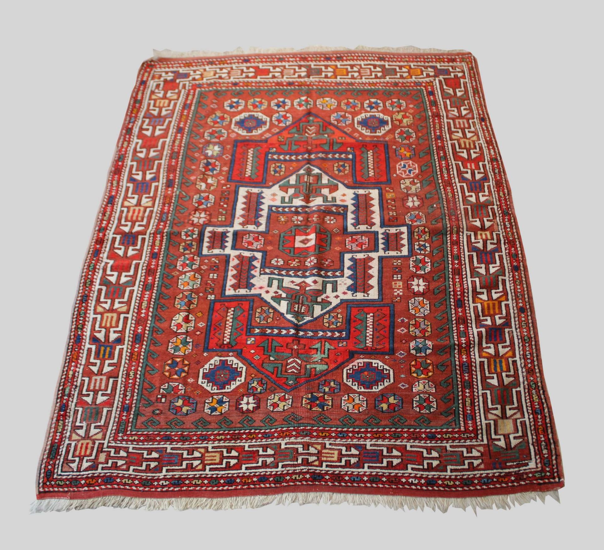 Kazak, Teppich. Maße: 208 x 160 cm.