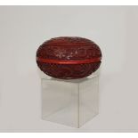 Chinesische Lackdose, wohl 18./19. Jh., Holz, runde Form, mit Lackreliefschnitzerei