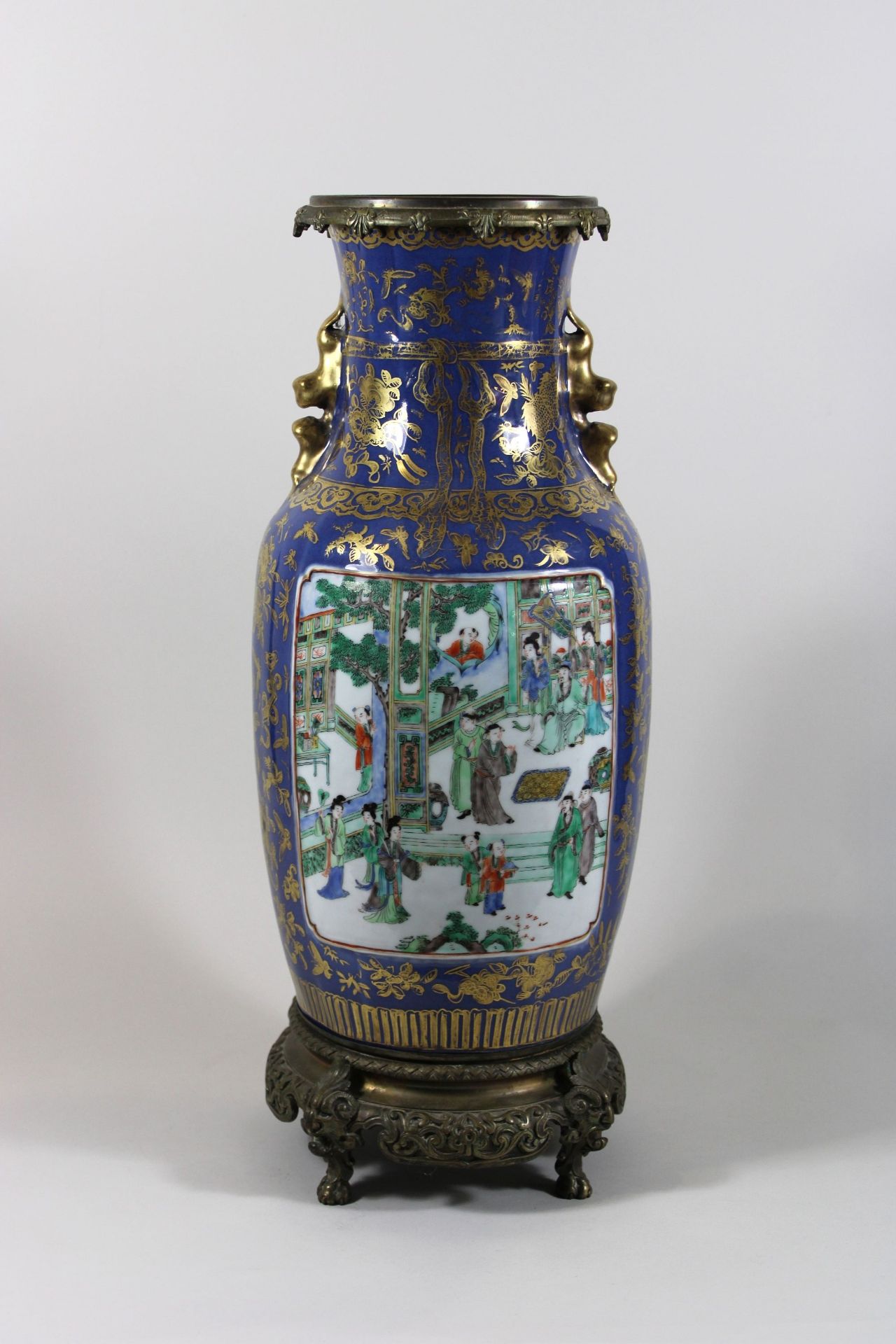 Vase, China, Porzellan, polychrom bemalt, höfische Szene, Golddekor