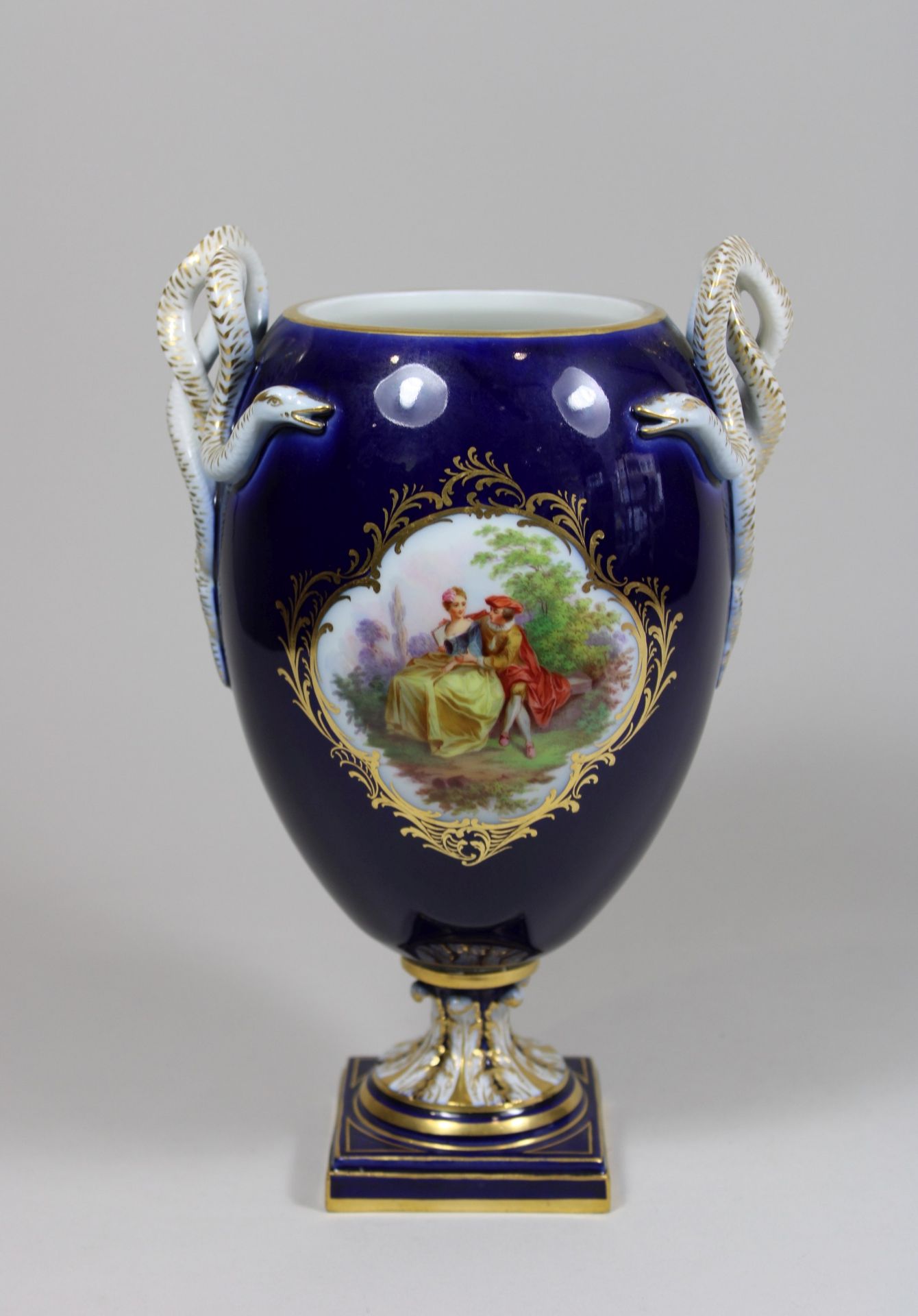 Schlangenhenkelvase, Meissen, 20 Jh., kobalt Fond