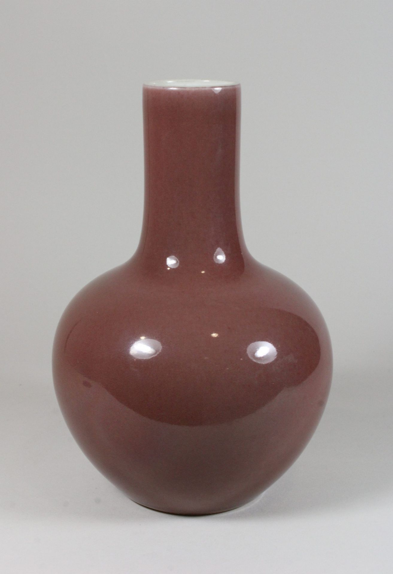 Vase, China, Porzellan, wohl Qianlong Periode (1736-95), Sechszeichen-Siegelmarke Unterglasur