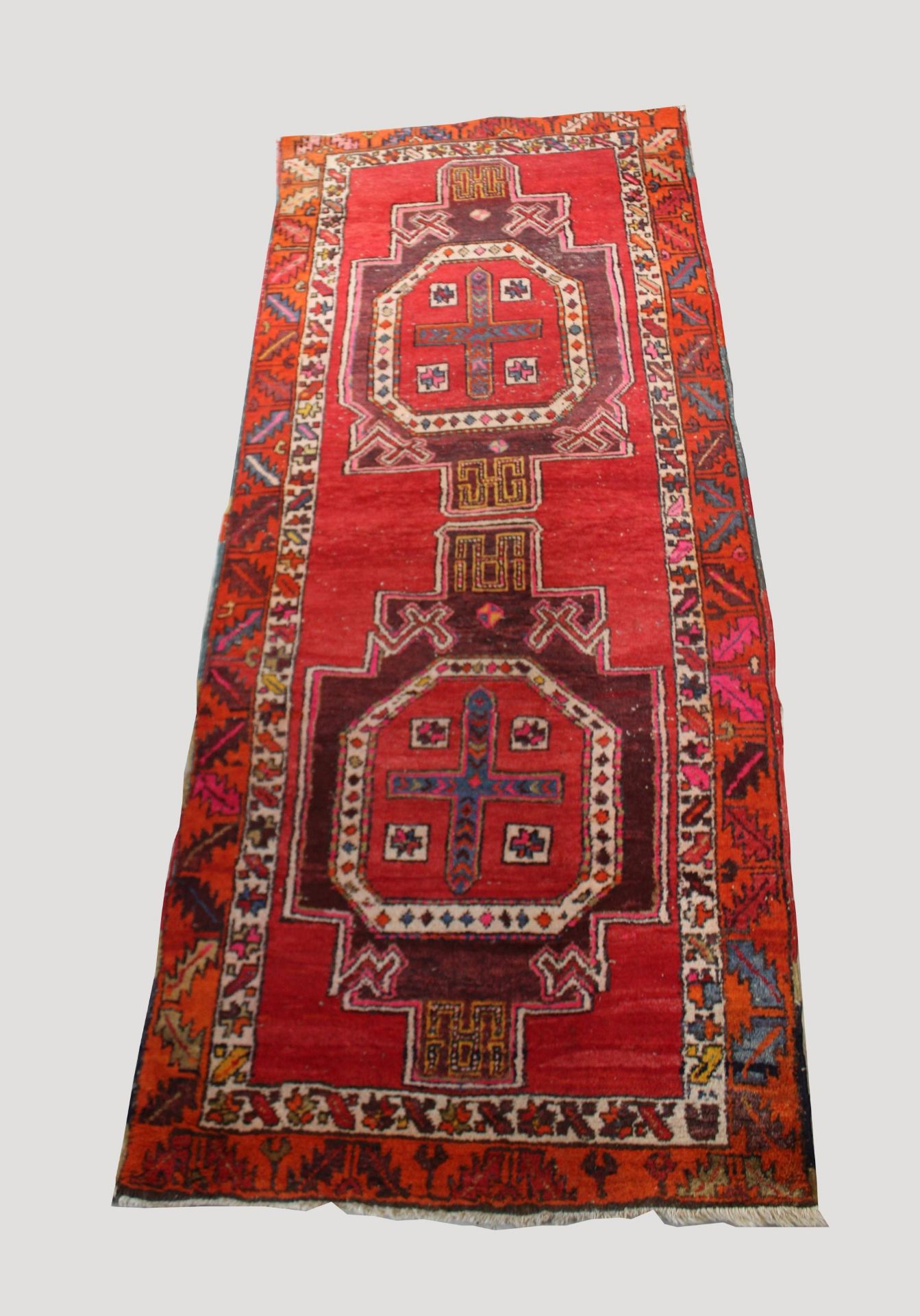 Kazak, Teppich, Anfang 20. Jh. Maße: 260 x 107 cm.