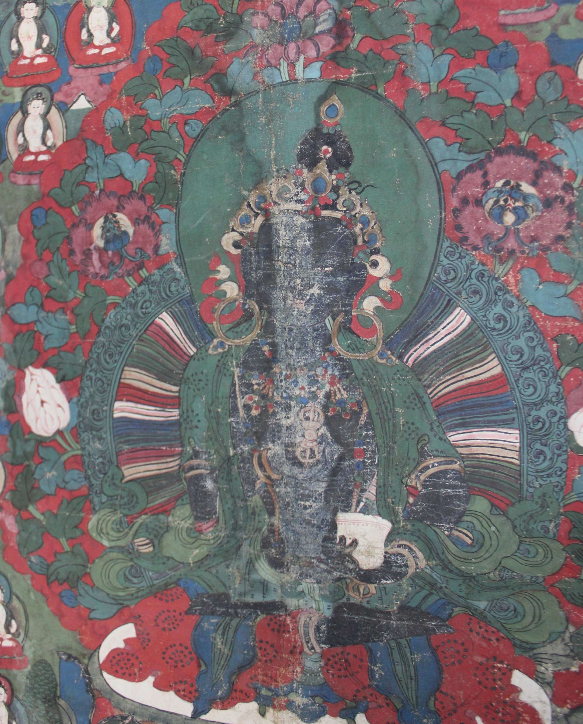 Thangka, 17./18. Jh., wohl Tibet, im zentrum Buddha auf eine Sockel mit zwei Löwen - Image 3 of 3