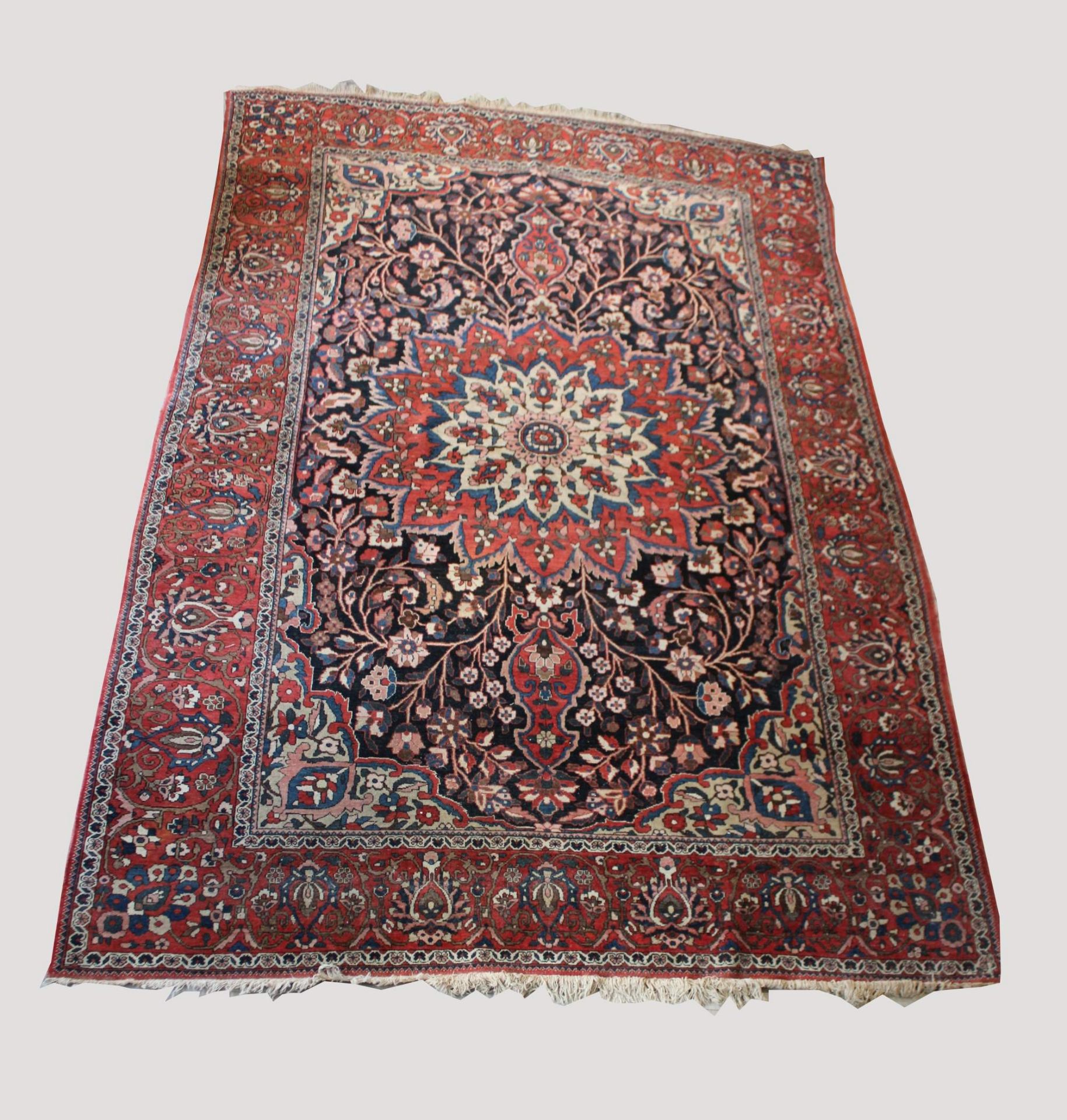 Tabriz, Teppich, Ende 19. Jh. Maße: 297 x 208 cm.