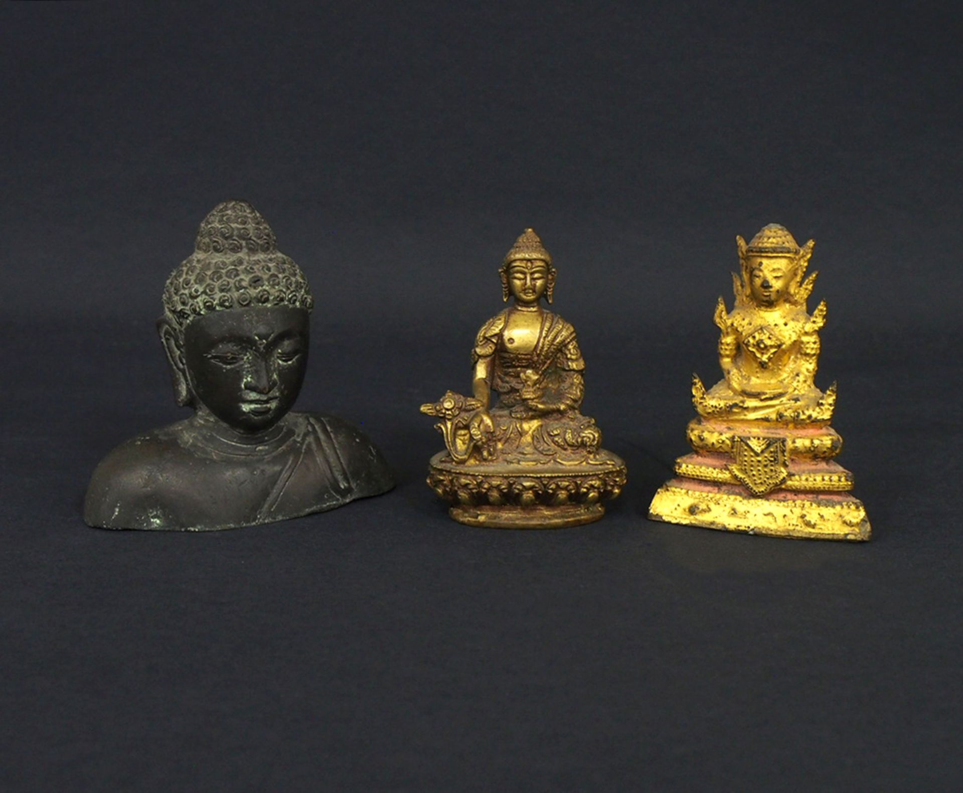 Drei Buddhafiguren