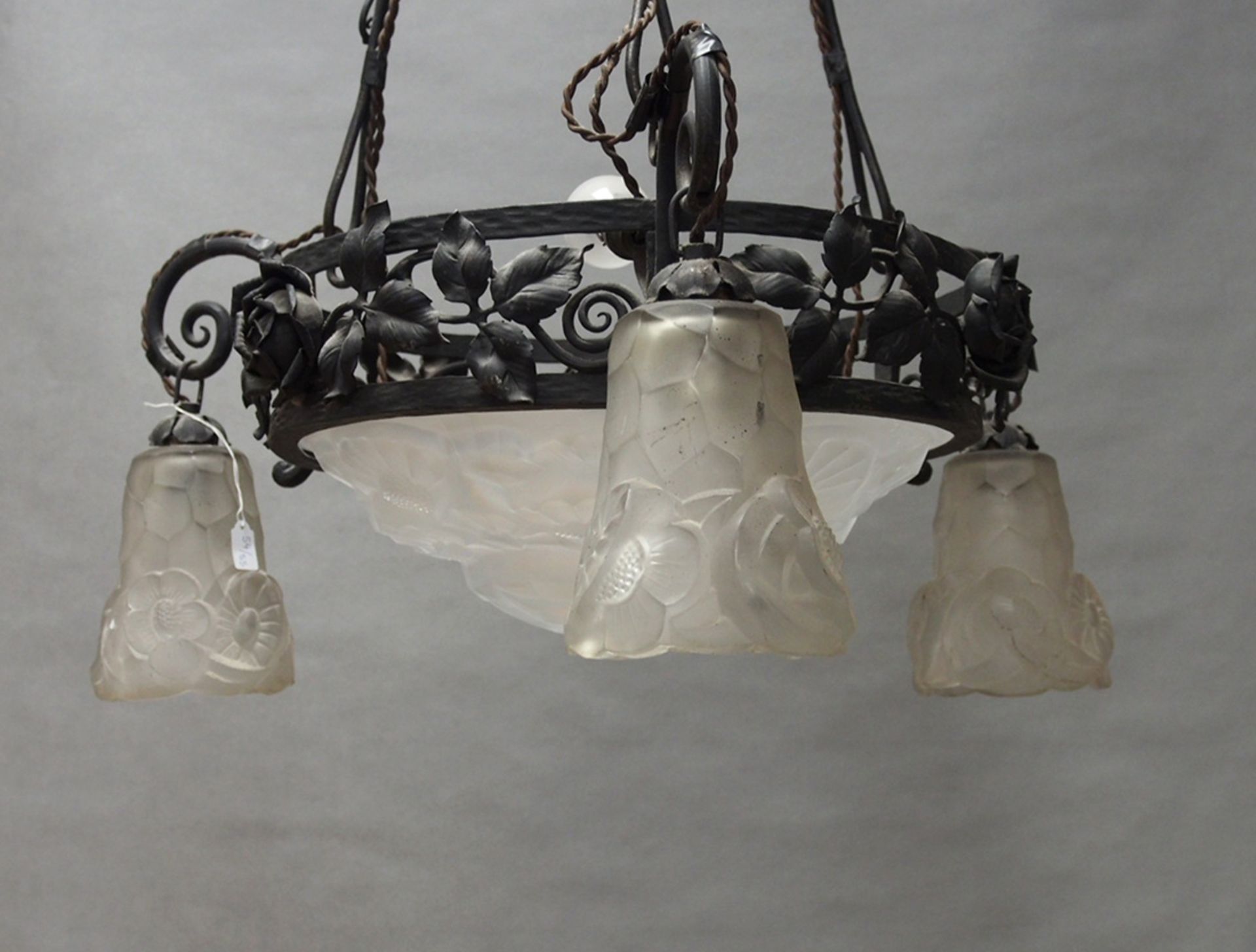 Dreiarmige Deckenlampe mit Glasschale