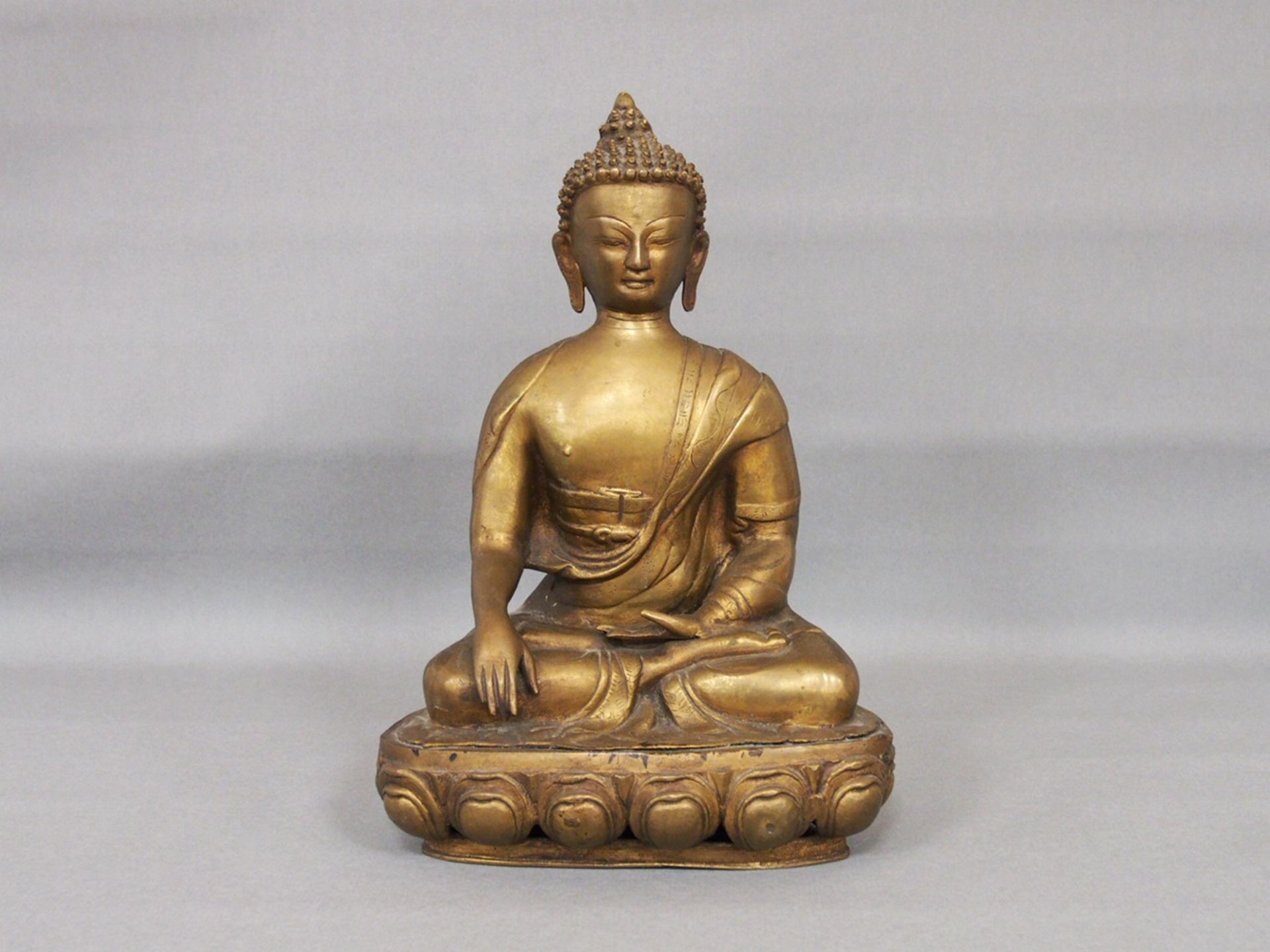 Buddha auf Lotusthron