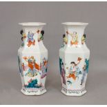 Paar sechseckige Vasen