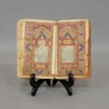 Kleinformatiger Koran des 19. Jahrhunderts im Beutel