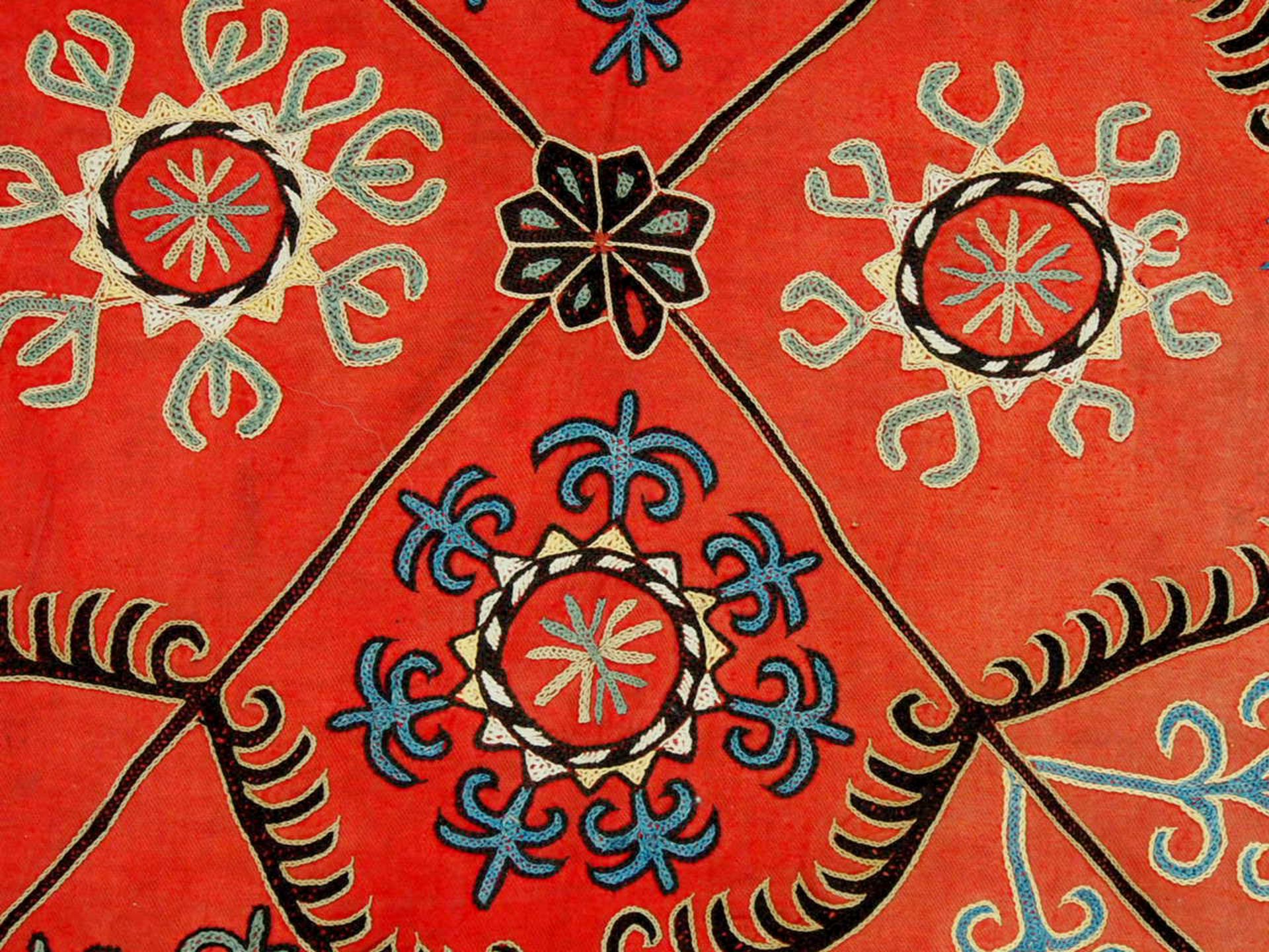 Sticktuch, Usbekistan, 74 x 80 cm, Zustand C/D, um 1900 - Image 3 of 3