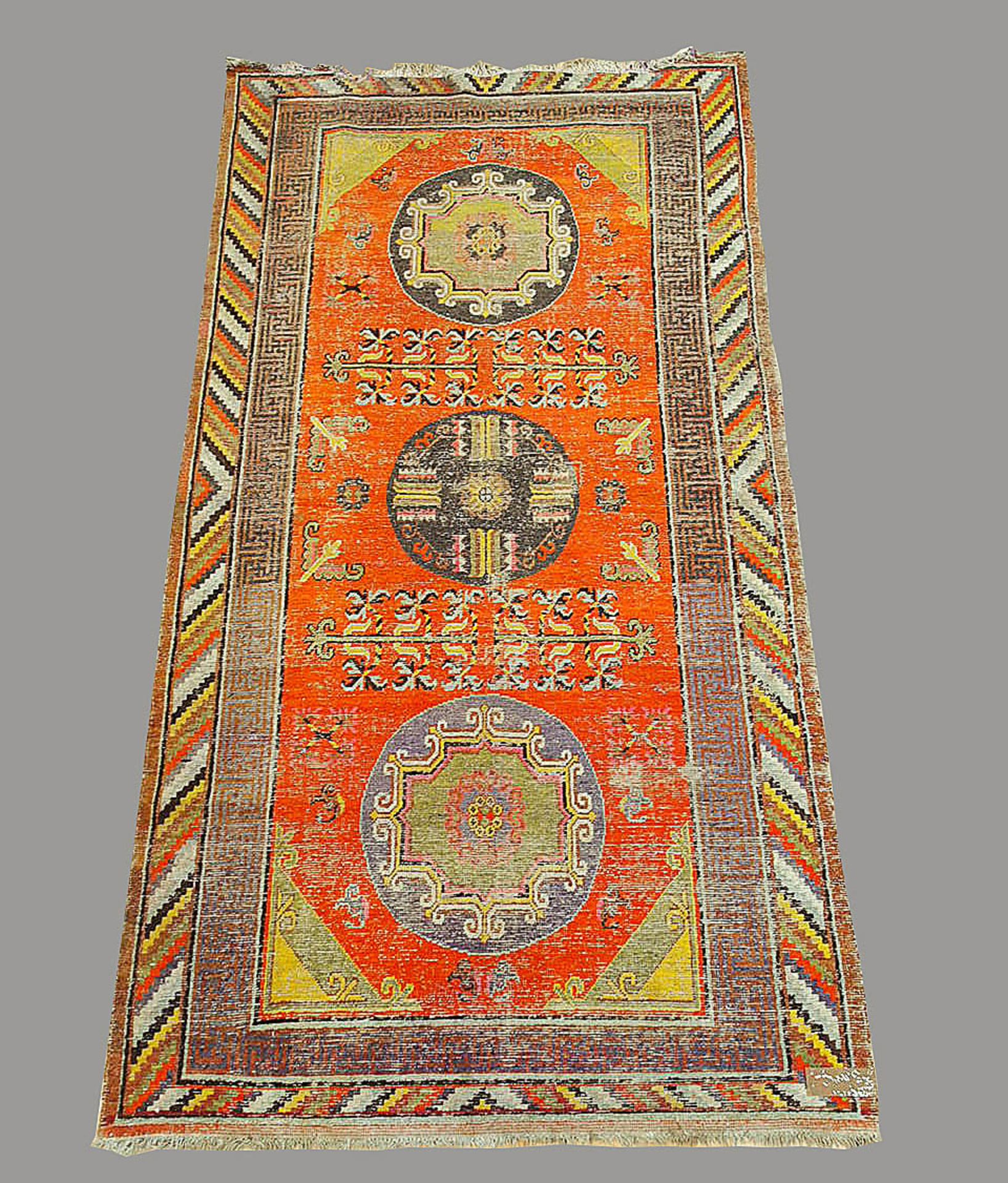 Khotan, 282 x 145 cm, Zustand D, 19. Jahrhundert