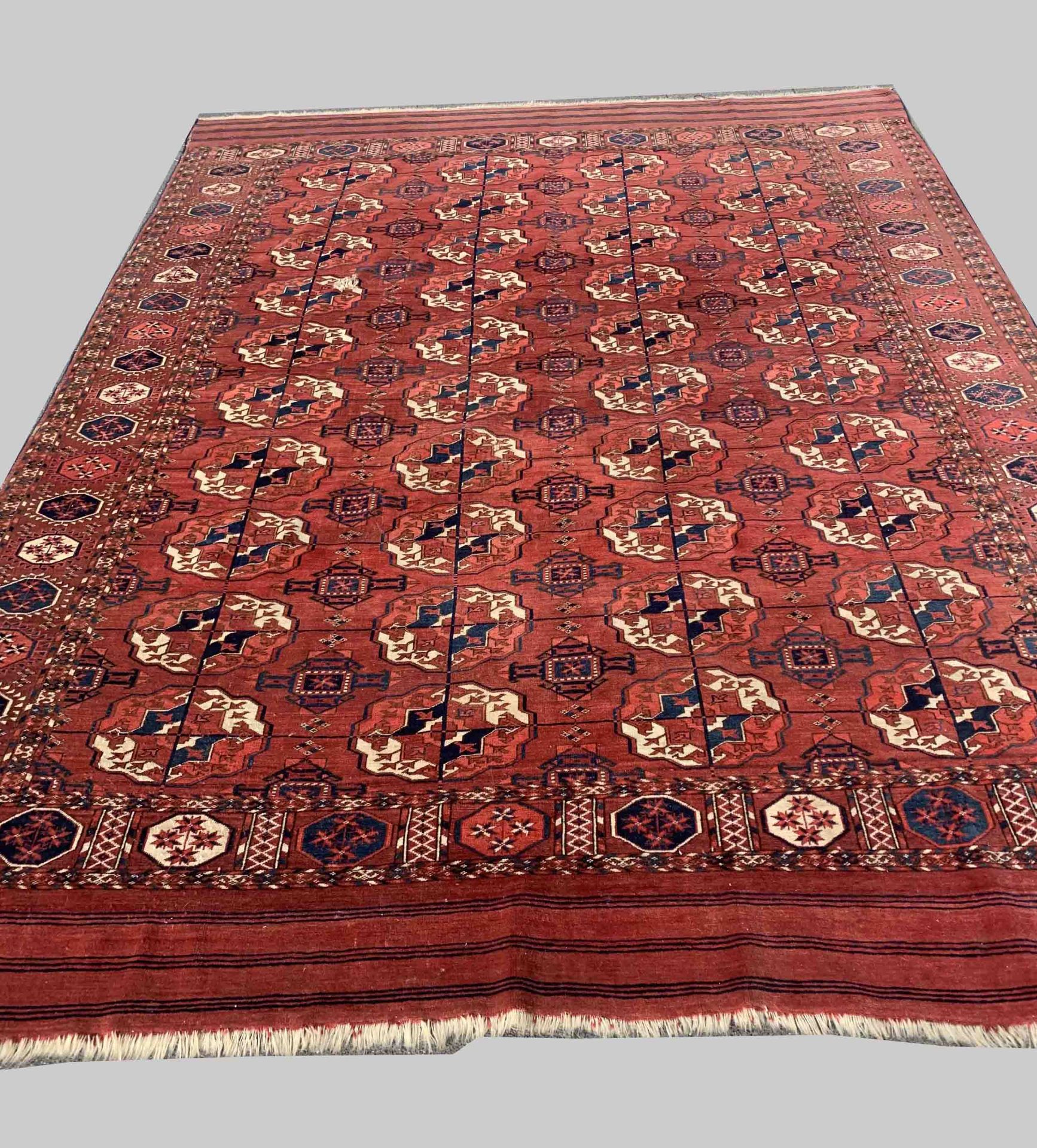 Tekke Turkmene, Hauptteppich, 288 x 218 cm, Zustand C, 19. Jh. - Image 2 of 6