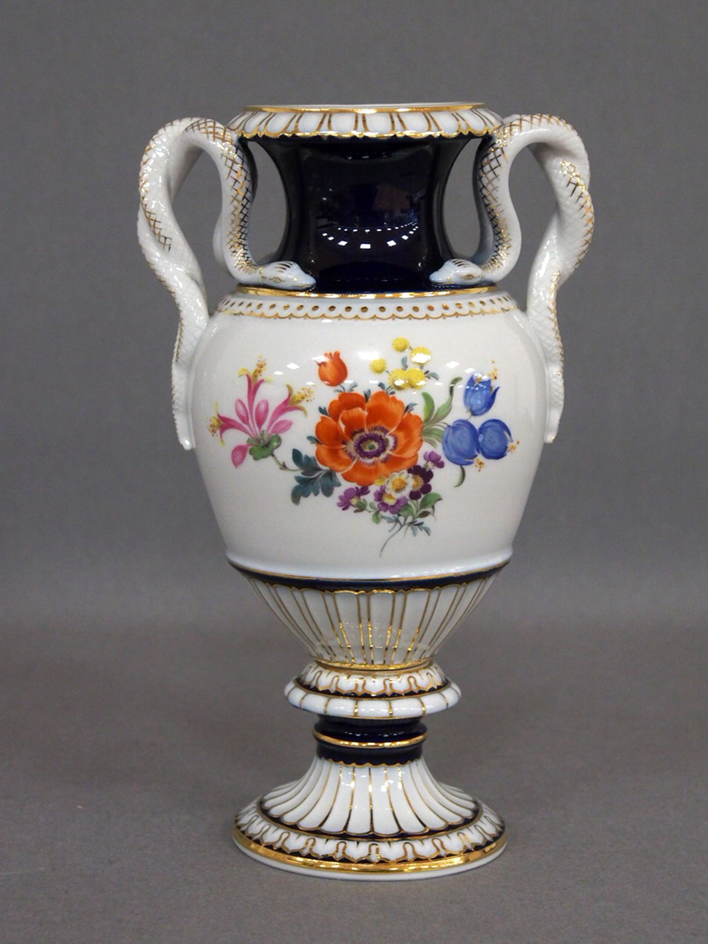 Kleine Schlangenhenkelvase