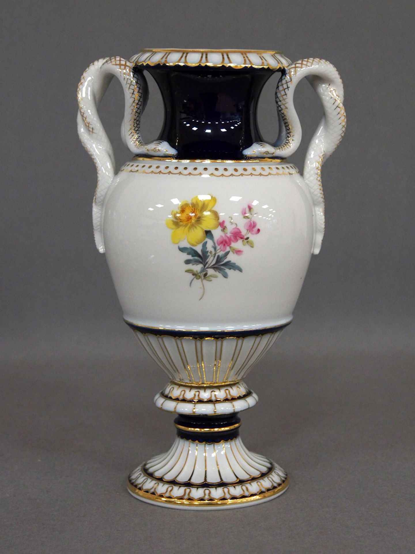 Kleine Schlangenhenkelvase - Image 2 of 2