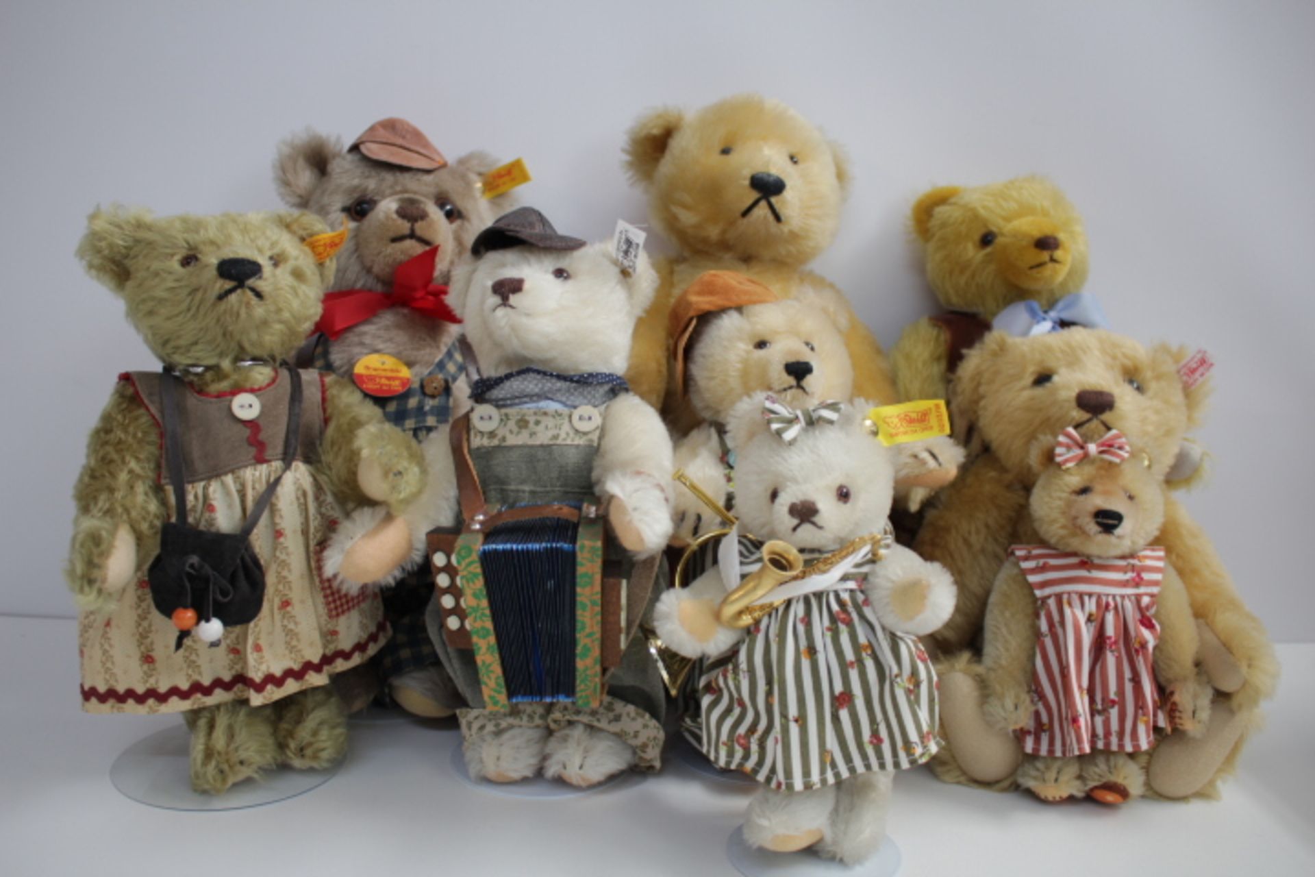 9 Steiff Teddys