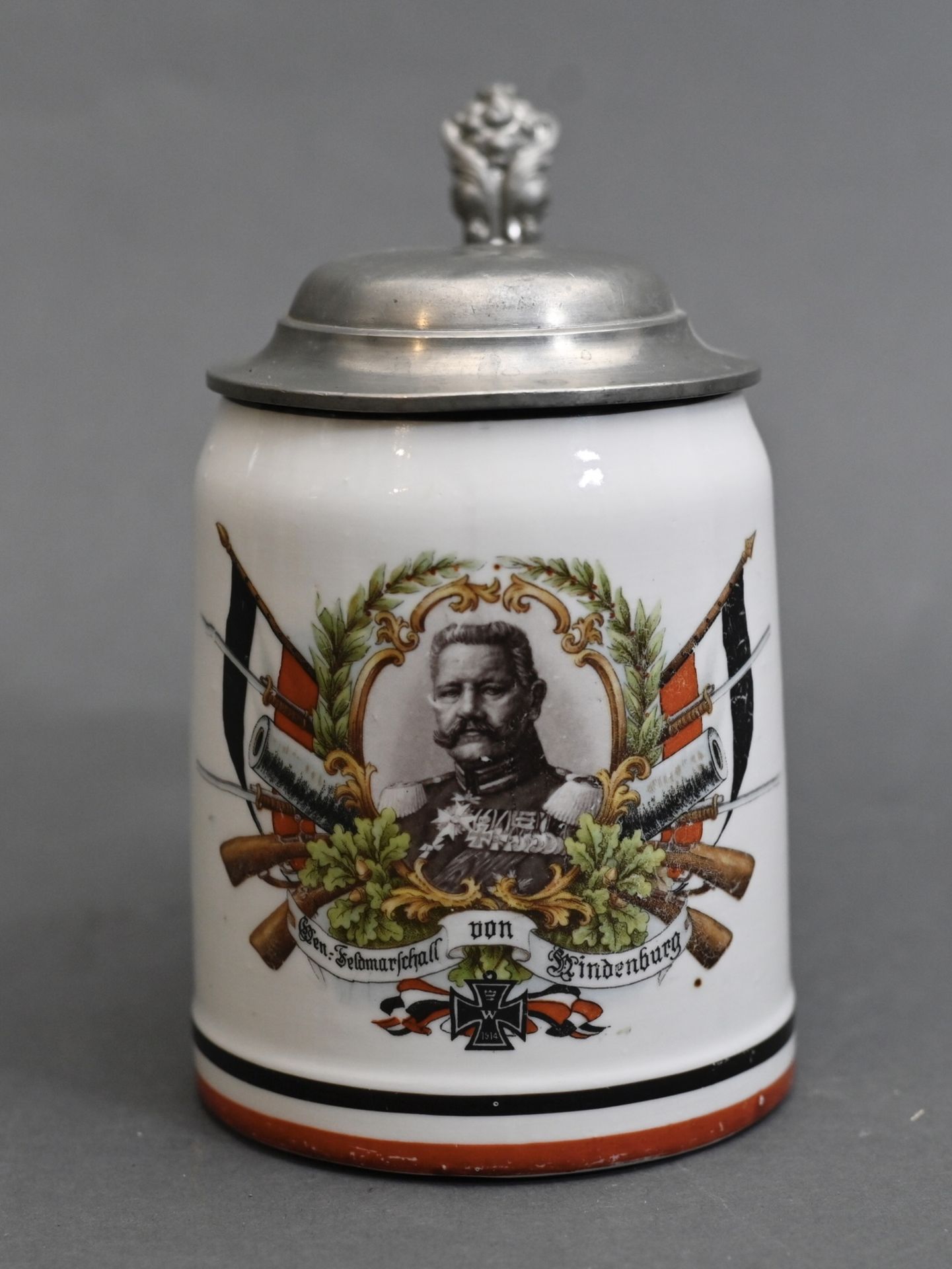 Bierkrug Patriotisches Porzellan, schauseitig mit Portrait Feldmarschall von Hindenburg, 0,5L, H