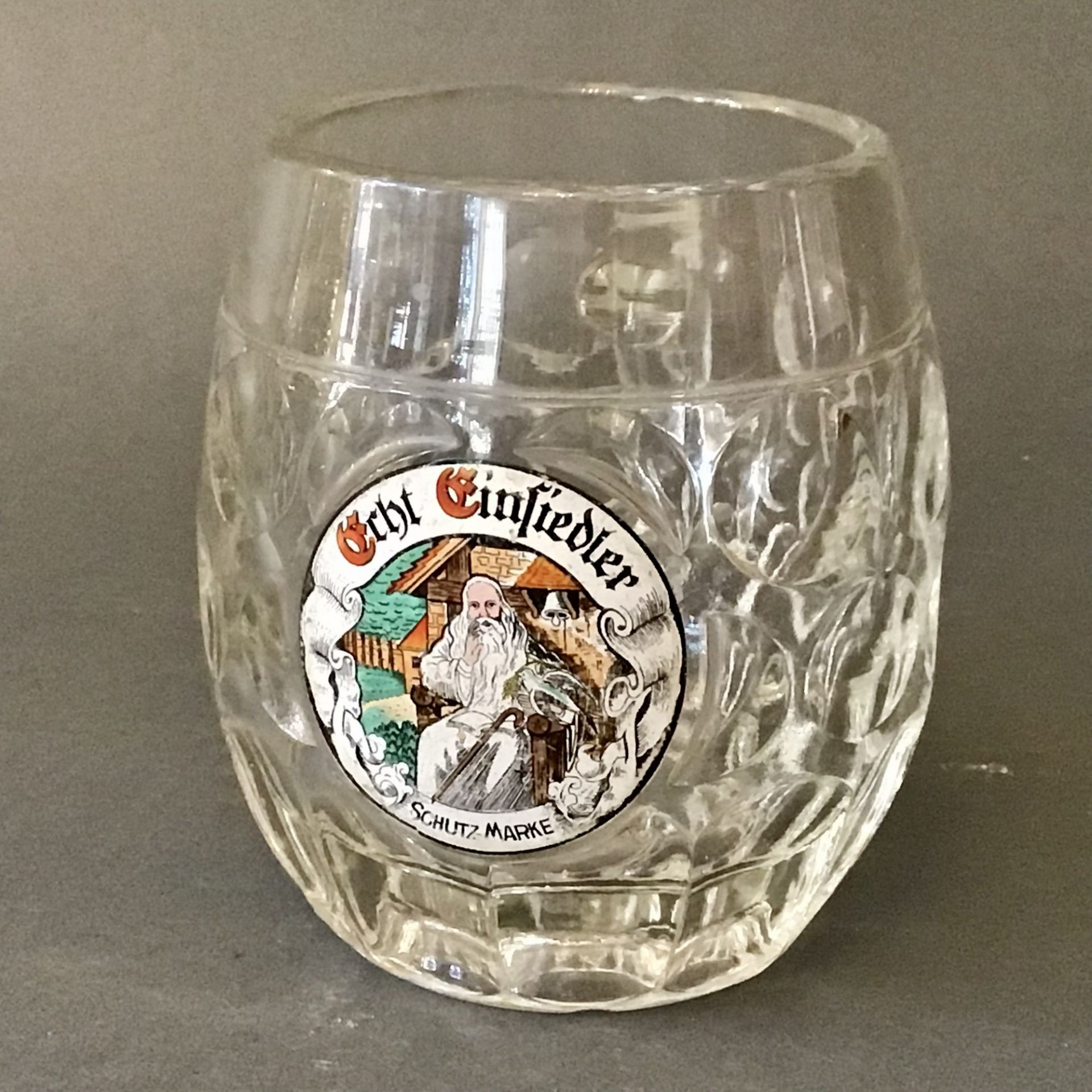 Henkelglas "Echt Einsiedler " Brauerei Chemnitz gegründet 1885, bauchiges Glas mit Kronenmarke,