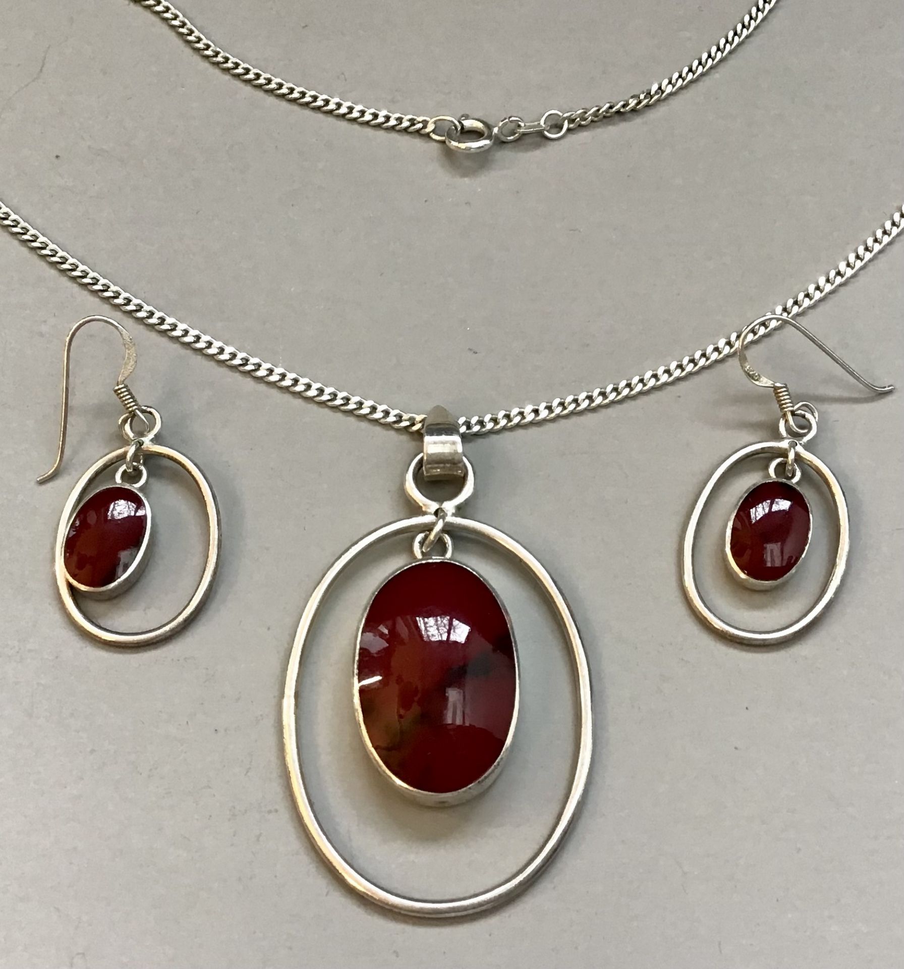 Silberschmuck-Set, Silber punz. 925, Kette (L 70cm) m. Anhänger und Ohrringen, besetzt m. fein