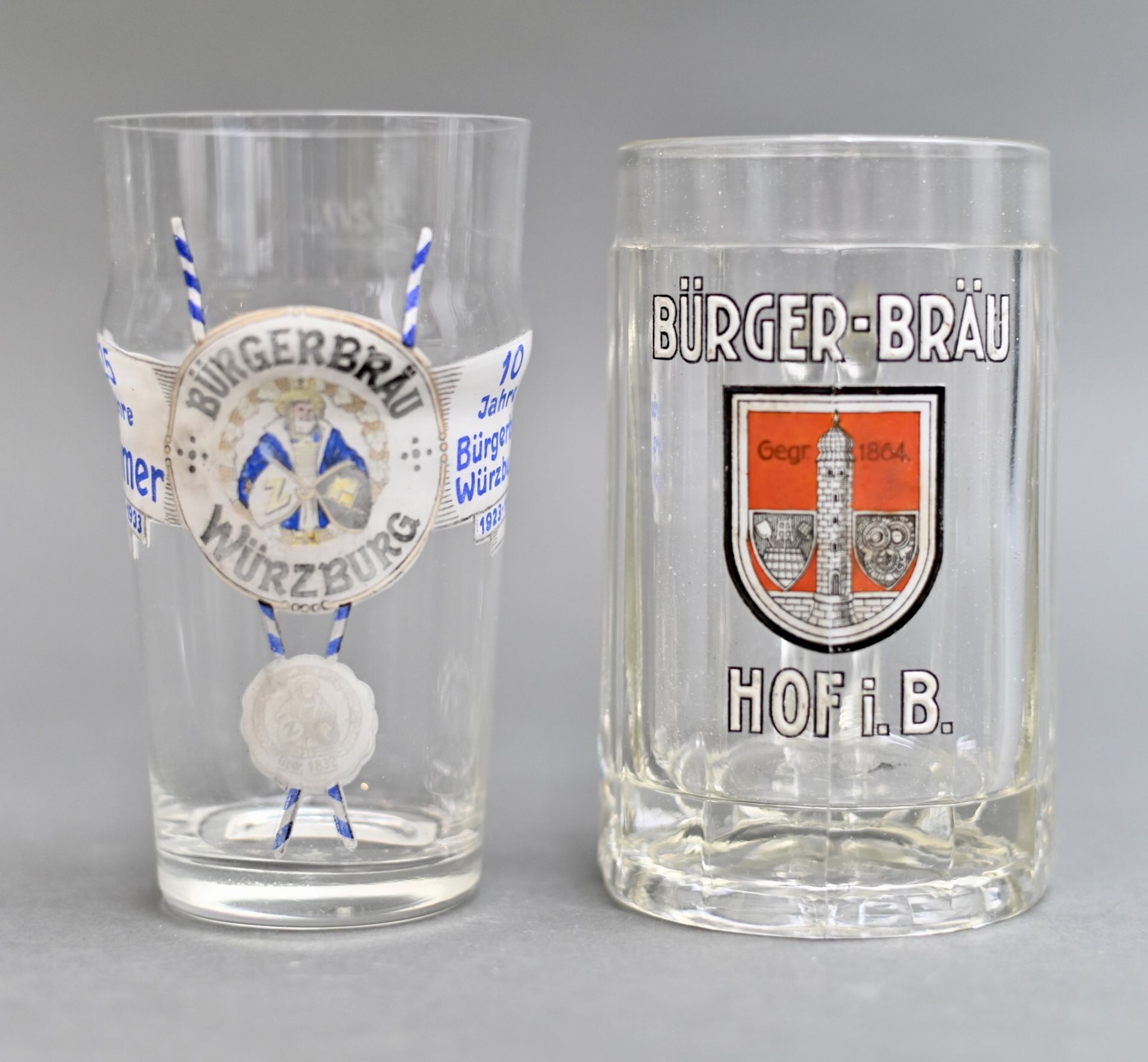 Zwei Gläser aus Franken, ein Henkelglas "Bürger-Bräu Hof i. Bayern" und ein Becherglas "Bürgerbräu