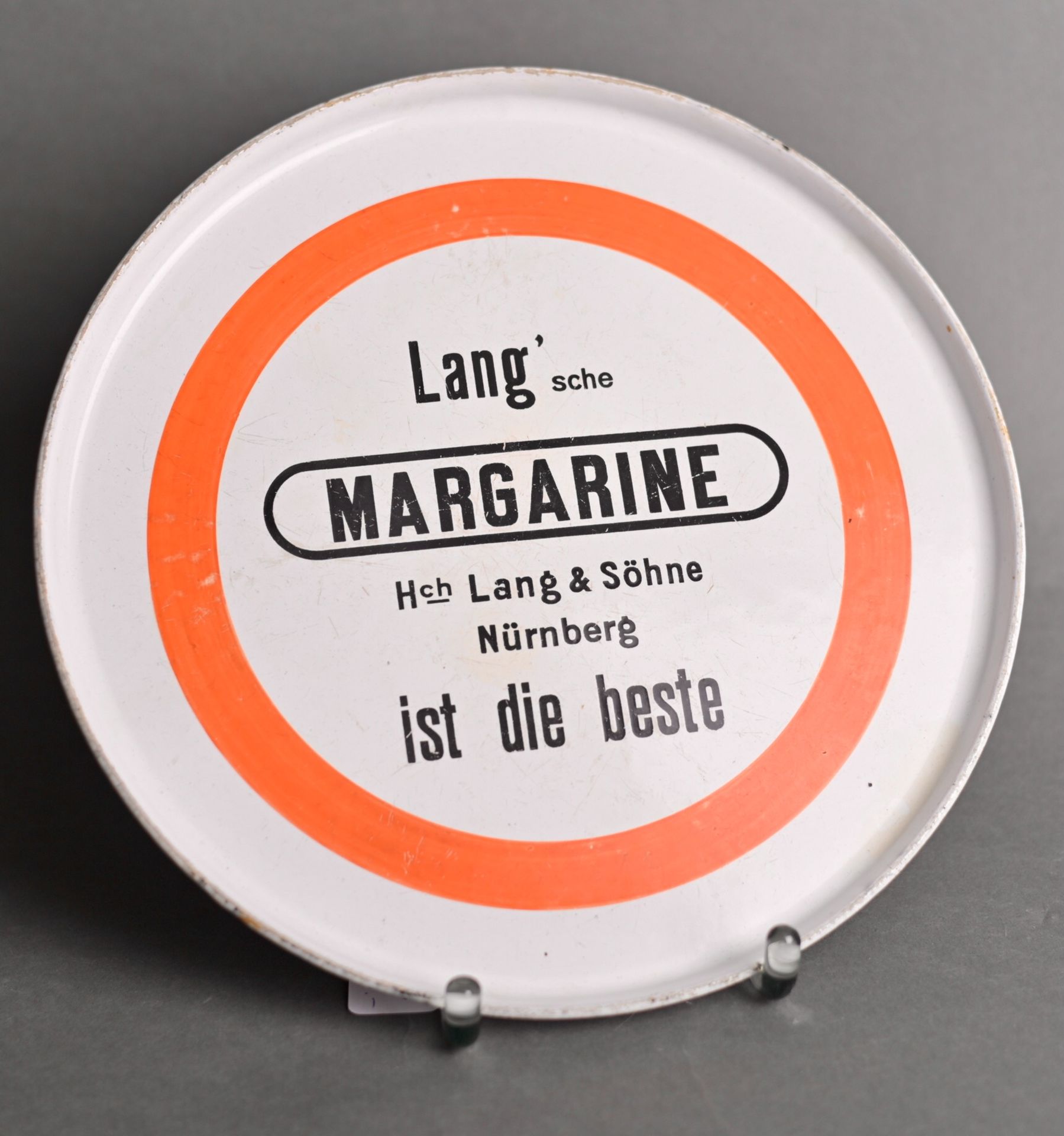 Werbe-Tablett für Margarine der Fa. Lang & Söhne Nürnberg, um 1920, Metall rundum emailliert,