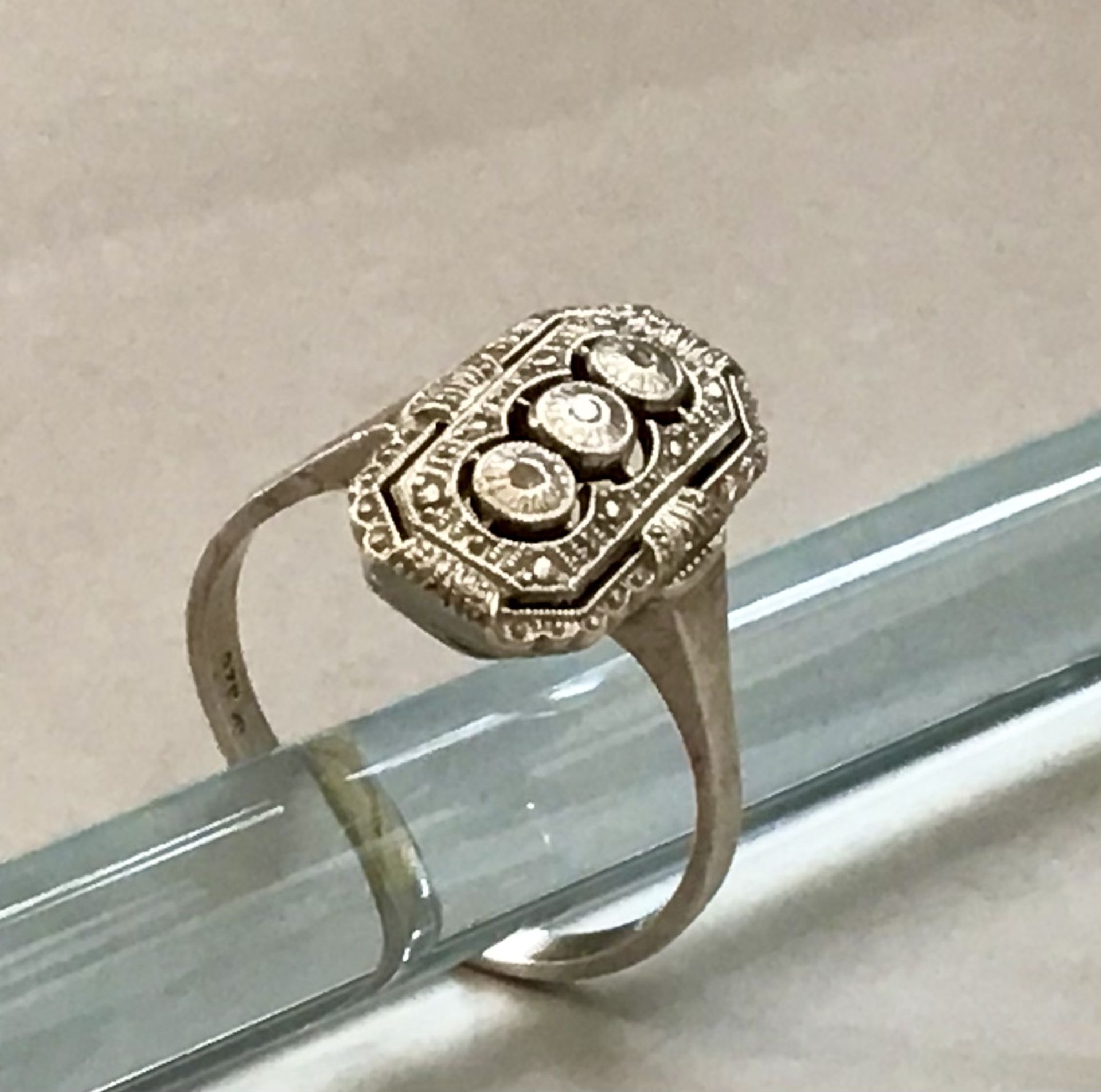 Jugendstil-Damenring, Silber punz. 835, Ringkopf mit kleinen Diamatröschen besetzt, Größe