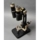 Wissenschaftliches Mikroskop Ernst Leitz Wetzlar, Biocular, zwei bewegliche Arme für Objekt-