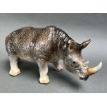 Nashorn, weißer Scherben, polychrome Unterglasurbemalung, am Bauch bezeichnet: