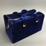 Elegante Damen-Koffertasche, gemarkt DANDY, dunkelblauer Samt