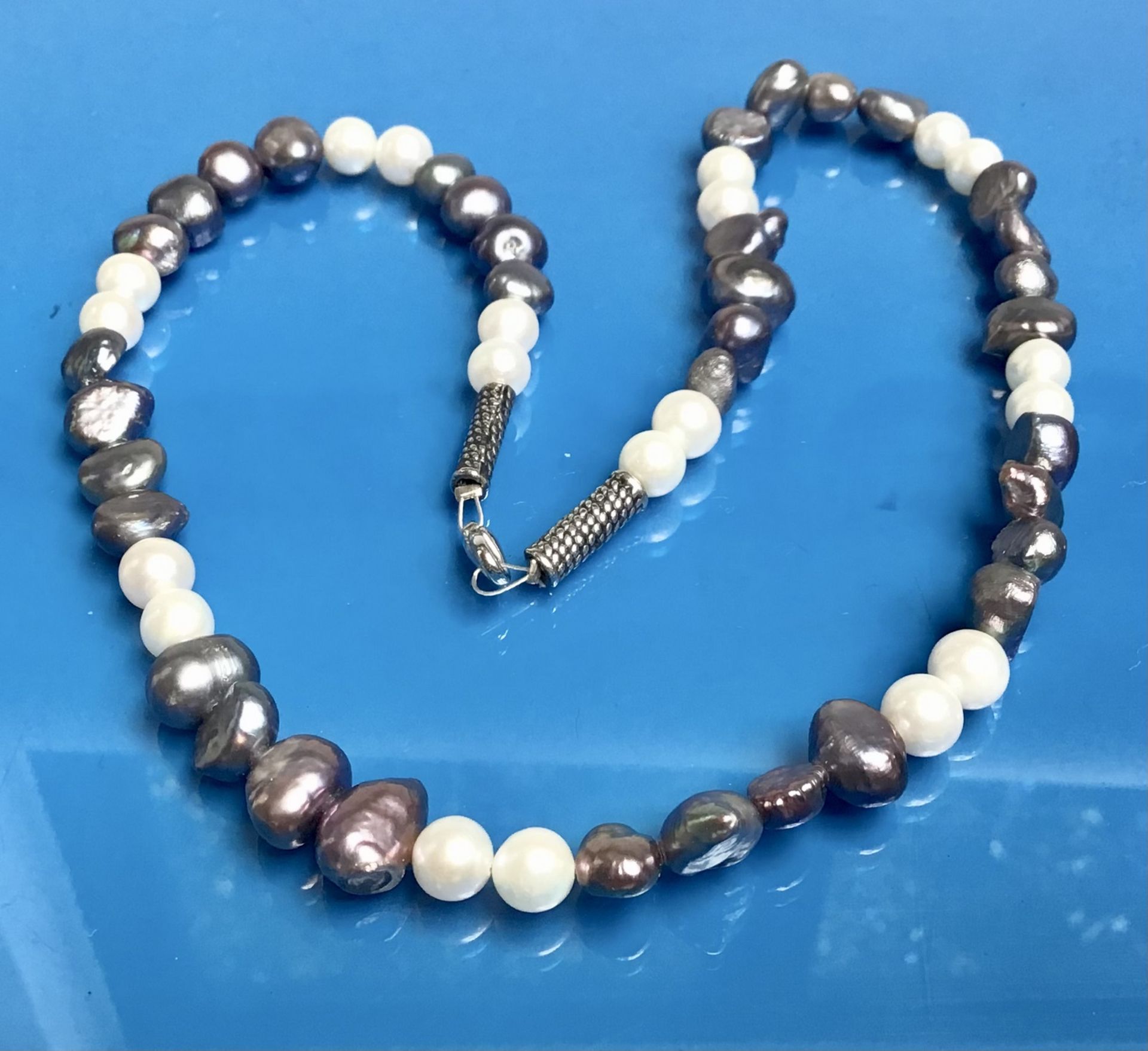 Biwa-Perlenkette, zweifarbige, natürliche Perlen aus dem japanischen Biwako-See, L 44,5cm,