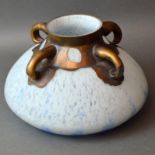 Designer-Vase mit Metallmontierung bronziert, farbloses Glas formgeblasen