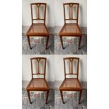 Jugendstil Stühle, vier Stück, Nussbaum, Lehne mit geometrischen Jugendstilelelementen