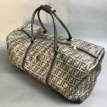 Fendi Rom/Italy Reisetasche, gemarkt, innen und außen guter Zustand, schwarze Lederhenkel,