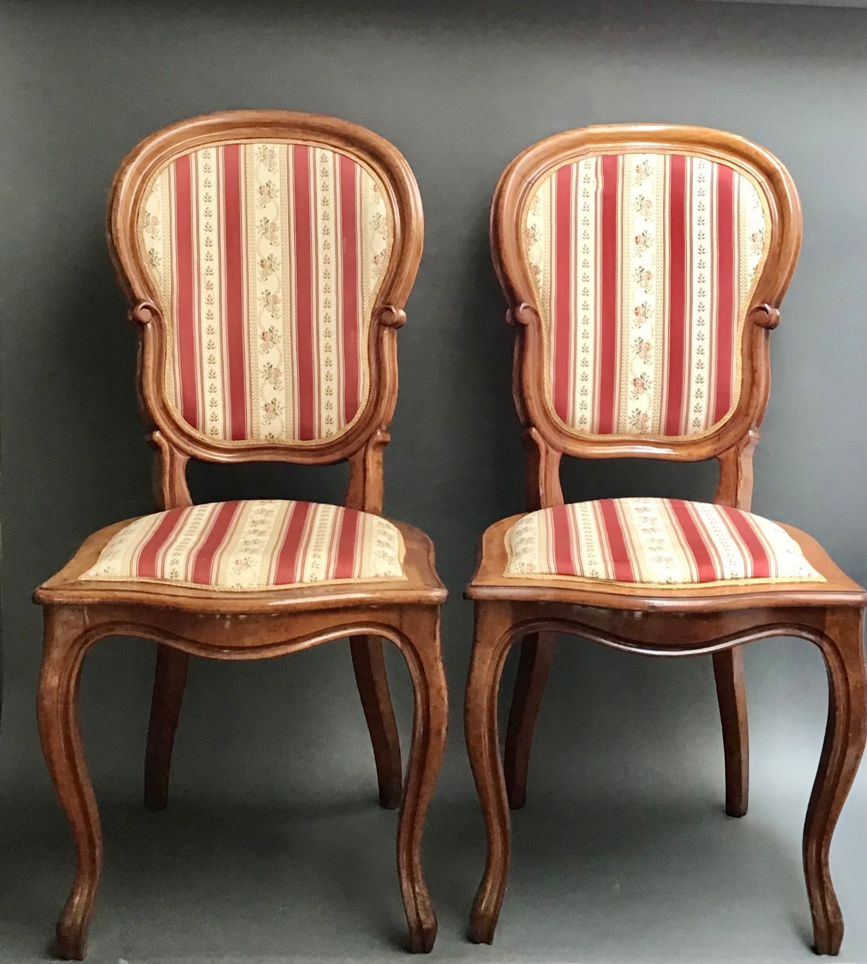 Paar Salon-Stühle , um 1860, Nußbaum massiv,